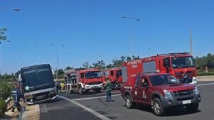 ΣΥΝΑΓΕΡΜΟΣ ΤΩΡΑ ΣΤΗΝ ΧΩΡΑ: ΛΕΩΦΟΡΕΙΟ ΓΕΜΑΤΟ ΚΟΣΜΟ ΠΗΡΕ ΦΩΤΙΑ ΕΝ ΚΙΝΗΣΕΙ – ΤΡΟΜΟΣ ΓΙΑ ΤΟΥΣ ΕΠΙΒΑΤΕΣ