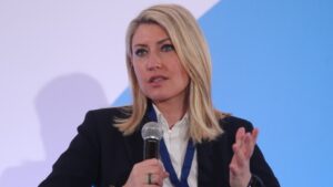 Ποια Φλυτζάνη; Απόφαση έκπληξη από ΣΚΑΪ για Σία Κοσιώνη – Ποια δημοσιογράφος αναλαμβάνει το δελτίο από Δευτέρα