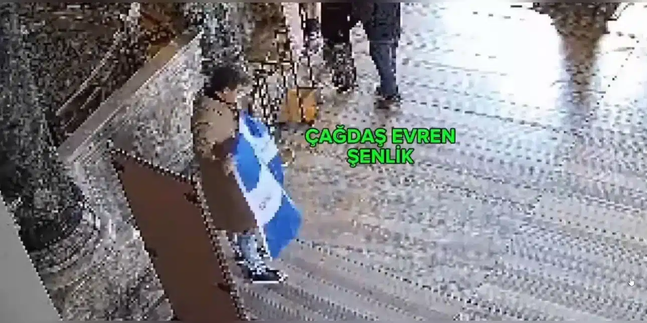 Αυτό είναι το σύνθημα που κρατά φυλακισμένους τους δύο Έλληνες στην Τουρκία 