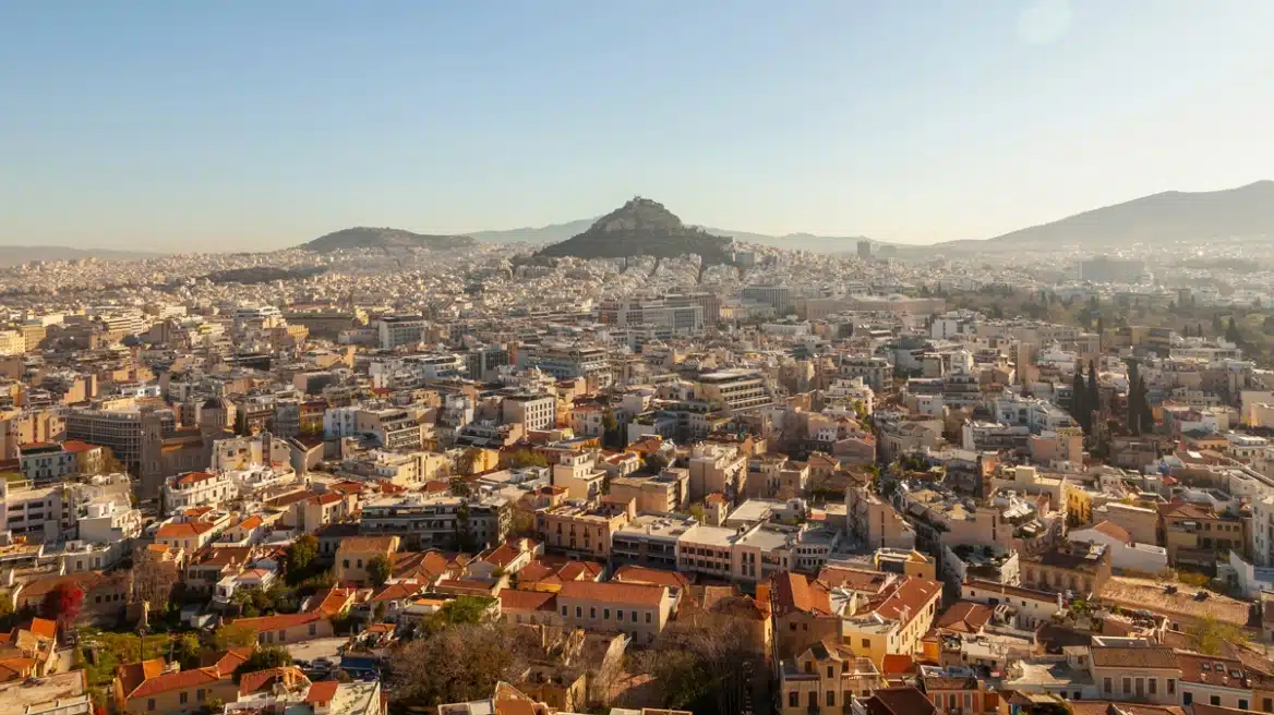 ΘΡΙΛΕΡ ΜΕ ΤΗΝ ΕΝΤΟΝΗ ΜΥΡΩΔΙΑ ΑΕΡΙΟΥ ΠΟΥ ΜΥΡΙΖΕΙ Η ΜΙΣΗ ΑΘΗΝΑ – ΕΦΤΑΣΕ ΜΕΧΡΙ ΤΟ ΚΟΛΩΝΑΚΙ – «ΚΛΕΙΣΤΕ ΤΑ ΠΑΡΑΘΥΡΑ»