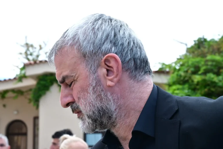 «Ξεκουράσου αγάπη μου, να είσαι σίγουρη ότι πάλι εσένα θα ερωτευόμουν» - Ράγισε καρδιές ο επικήδειος του Τραϊανού Δελλά