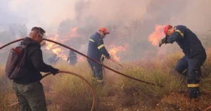 EKTAKTO TΩΡΑ: ΣΥΝΑΓΕΡΜΟΣ – ΜΕΓΑΛΗ ΦΩΤΙΑ ΣΤΗ ΧΩΡΑ ΜΑΣ – ΣΗΚΩΘΗΚΑΝ ΕΝΑΕΡΙΑ ΜΕΣΑ