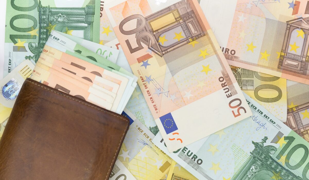 «Βρέχει» λεφτά από 25/5: Ποιοι θα δουν χρήματα στα ΑΤΜ