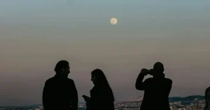 «Φεγγάρι των Λουλουδιών»: Ποια 4 ζώδια επηρεάζει η Πανσέληνος του Μαΐου – Αποκτούν xρήμα
