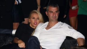 Γωγώ Μαστροκώστα: Η στιγμή που «λύγισε» ο Δήμαρχος Πάτμου βλέποντας τον Δέλλα στον Ευαγγελισμό