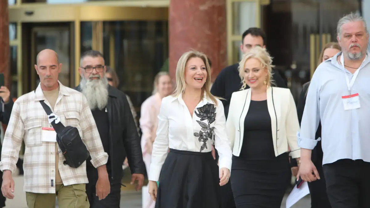 Οι 4 σωματοφύλακες της Μαρίας Καρυστιανού και οι εικόνες που παρέπεμπαν σε άλλη εποχή
