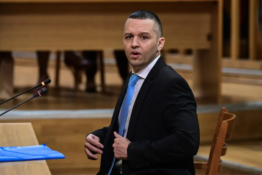 Επιστρέφει: Ποιος θα είναι ο αρχηγός του κόμματος του Ηλία Κασιδιάρη