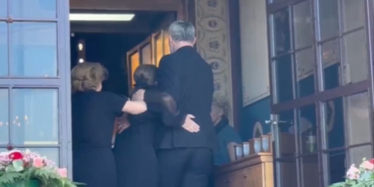 Κηδεία Μαστροκώστα: Σπαραγμός – «Καλώς το λουλούδι μου, το αστέρι μου»