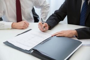Ριζική ανατροπή στο Κληρονομικό Δίκαιο: Οι 10 μεγάλες αλλαγές που φέρνει ο νέος νόμος για περιουσίες, διαθήκες και ελεύθερες συμβιώσεις