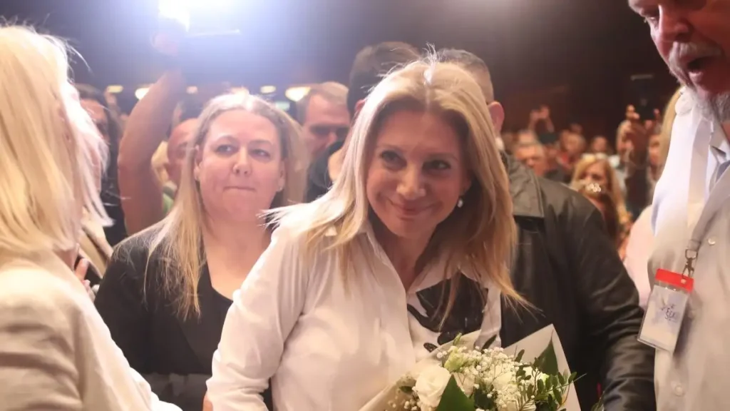 «Ελπίδα για τη Δημοκρατία»: «Η πρώτη Χάρτα ήταν του Ρήγα, η δεύτερη της Μαρίας Καρυστιανού» – Θερμό κλίμα στο Ολύμπιον για το νέο κόμμα