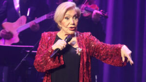 “ΔΕΝ ΝΤΡΑΠΗΚΑΤΕ;” ΣΟΚ ΤΙ ΓΡΑΦΕΙ Η ΜΑΡΜΑΡΙΝΗ ΠΛΑΚΑ ΣΤΟΝ ΤΑΦΟ ΤΗΣ ΣΠΟΥΔΑΙΑΣ ΜΑΡΙΝΕΛΛΑΣ