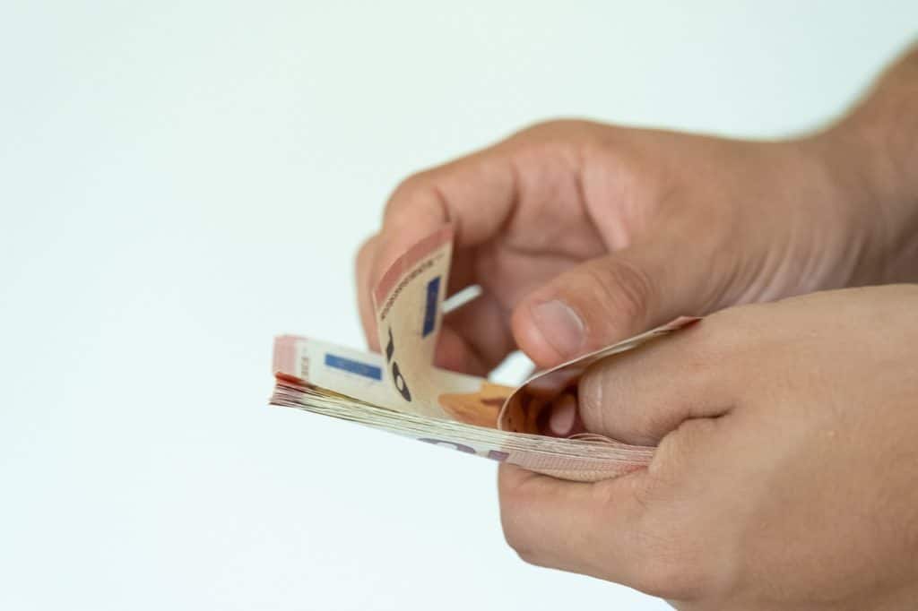 money 7244538 1280 1024x682 1
