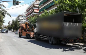 Πατήσια: «Διέσχιζε τον δρόμο και άναψε το φανάρι – Αγαπητή κυρία, είχε μαζί της το σκυλάκι της»