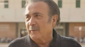 O Λάκης Λαζόπουλος ανακοινώνει το τέλος της θεατρικής του διαδρομής
