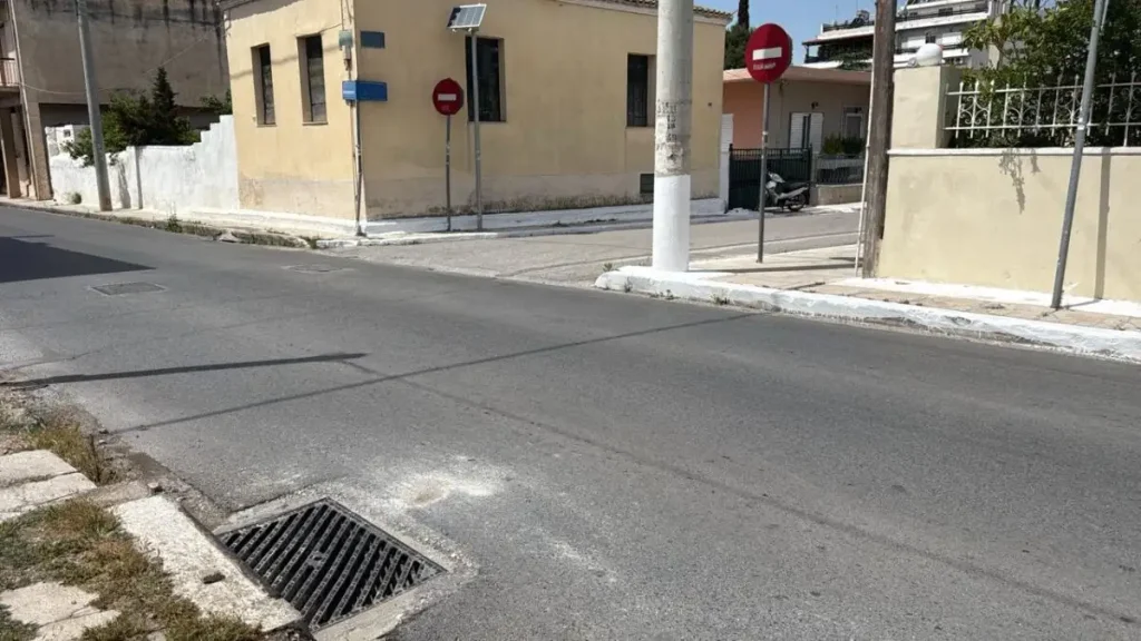 Ασπρόπυργος: Σε σοβαρή κατάσταση 12χρονος που παρασύρθηκε από αυτοκίνητο ενώ οδηγούσε πατίνι