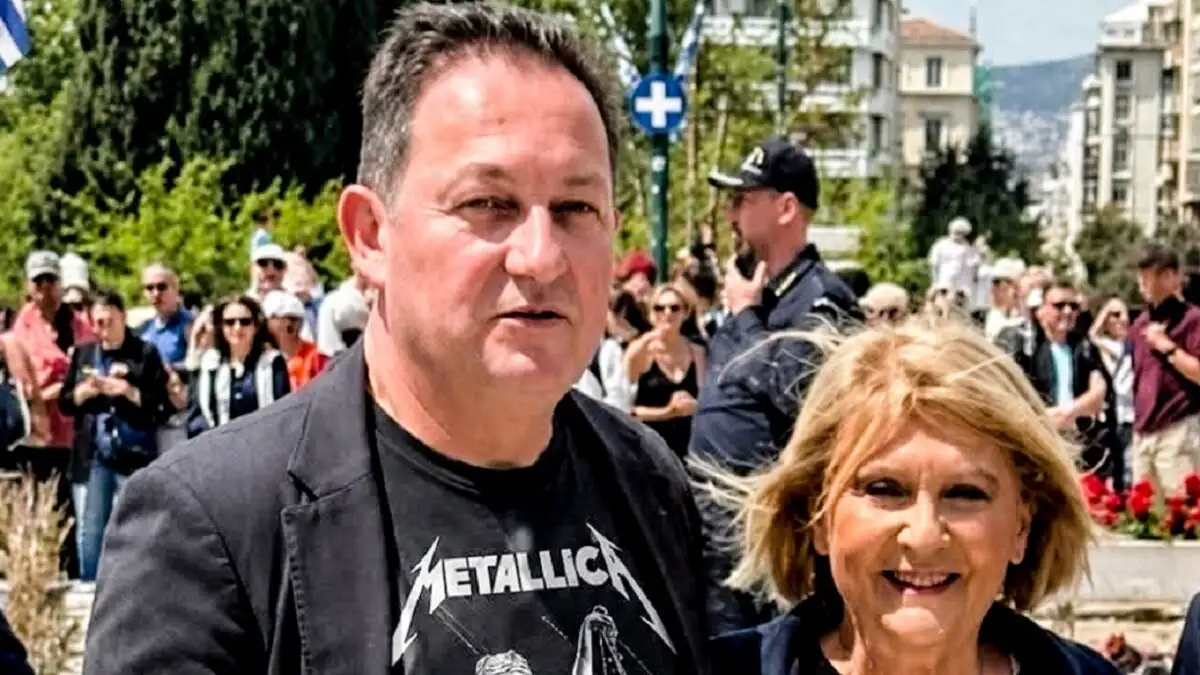Στέλιος Πέτσας και Σοφία Βούλτεψη με φανέλα των Metallica – Οι επώνυμοι που έδωσαν το παρών