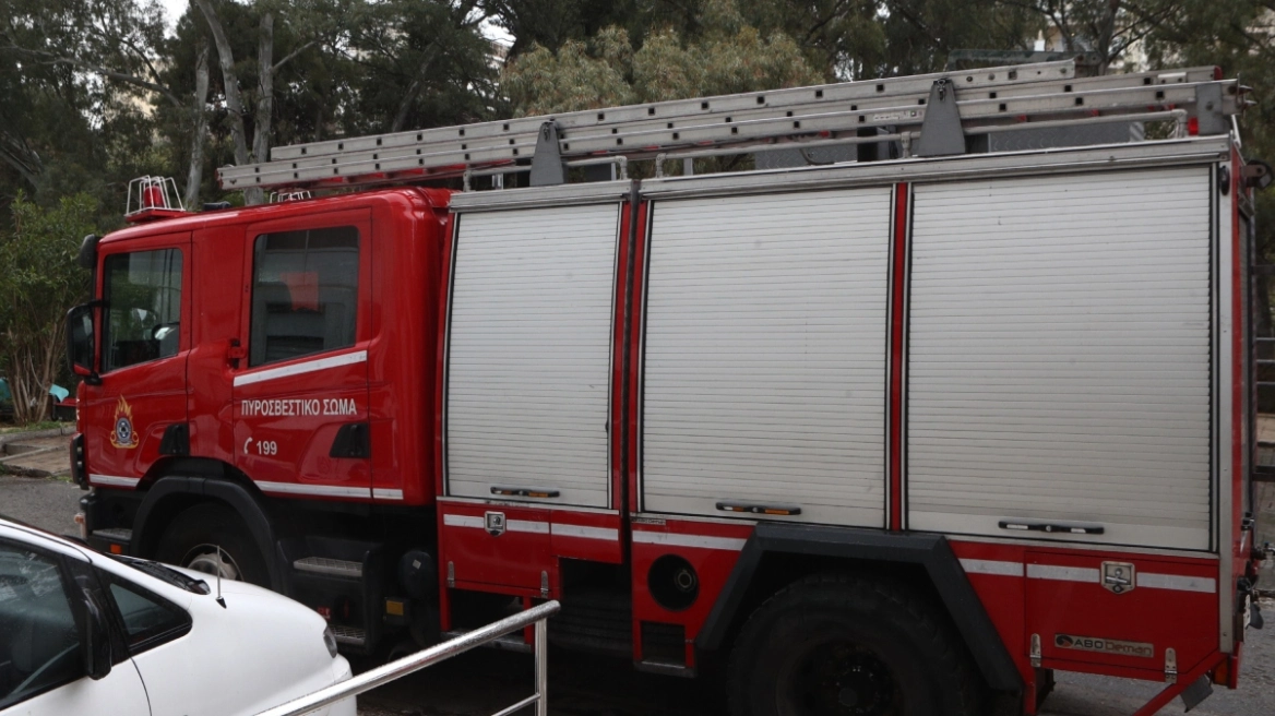 Φωτιά τώρα στον Λυκαβηττό και διακοπή της κυκλοφορίας