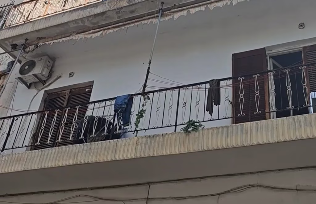 Άγιοι Ανάργυροι: Αδιανόητες εικόνες από το σπίτι που ζούσαν τρία παιδιά – Δωμάτια γεμάτα σκουπίδια