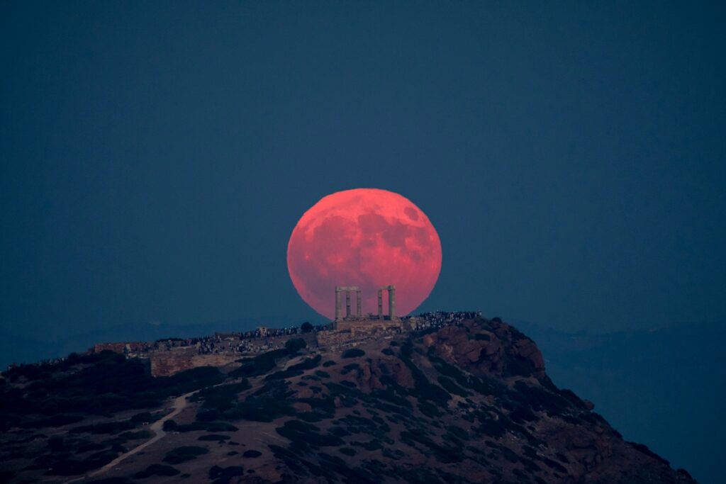 Πανσέληνος Μαΐου: 6 Zώδια κερδίζουν σε αισθnματικά και οικονομικά