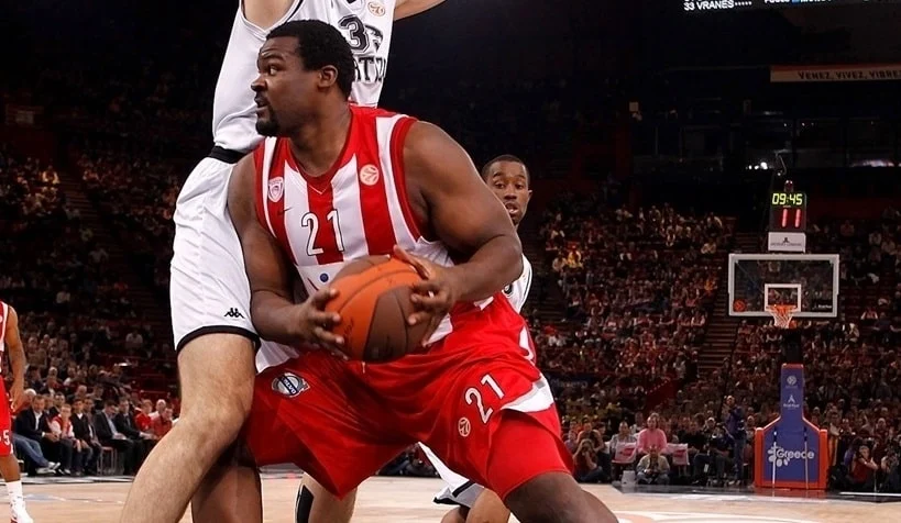 sofoklis schortsianitis ta prosonymia i katagogi apo to kameroyn i machi me ta kila i eytychismeni oikogeneia o chydaios opados kai i agorafovia 1