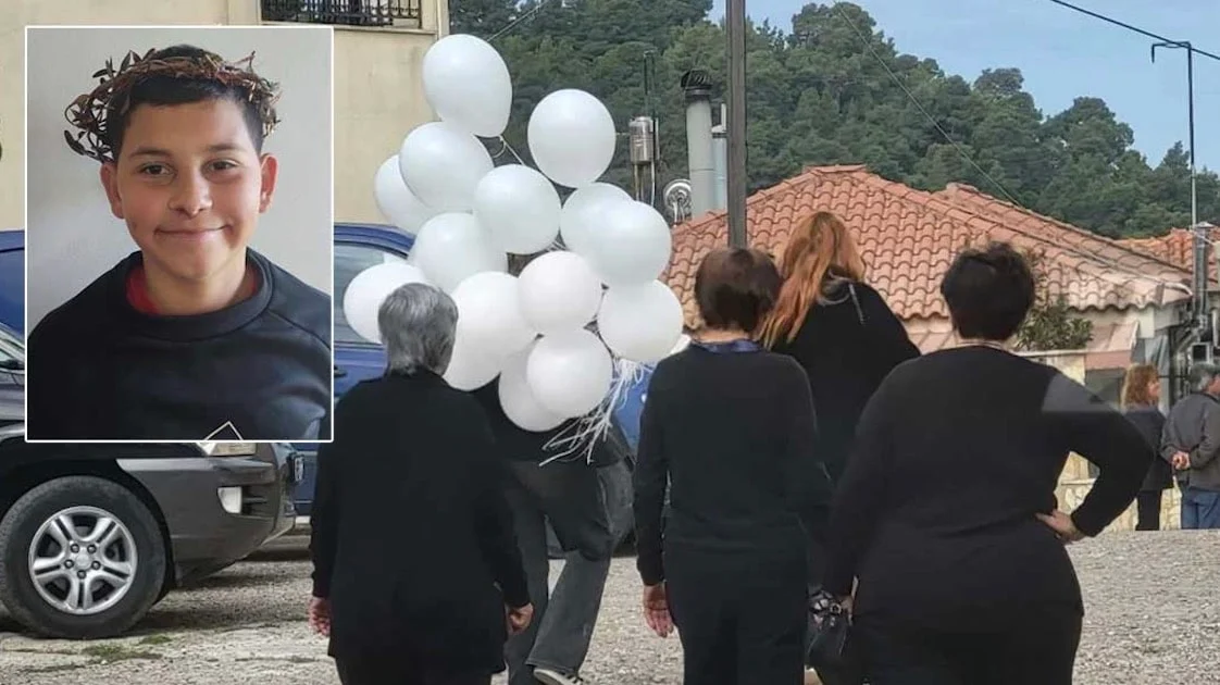 Θρήνος στην κηδεία του 13χρονου Κωνσταντίνου που σκοτώθηκε με πατίνι – Με λευκά μπαλόνια το τελευταίο αντίο