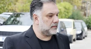 Συγκινεί ο Γρηγόρης Αρναούτογλου για την απώλεια του: «Δεν πρόλαβα να τον αποχαιρετήσω»