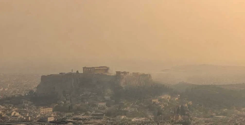 «Θανατηφόρος αέρας» πάνω από την Ελλάδα: Σε κόκκινο συναγερμό η Αθήνα για τα μικροσωματίδια