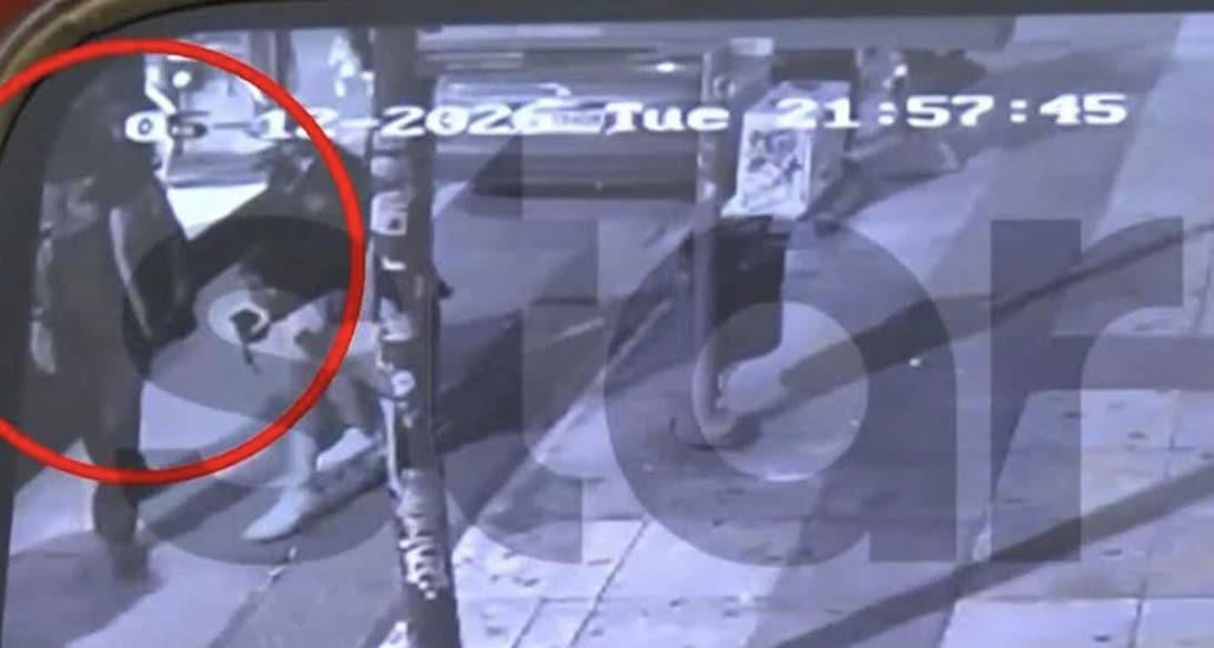 Βίντεο-σοκ: Η στιγμή που Σουδανός επιτίθεται σε 8χρονη και τη μητέρα της σε στάση λεωφορείου στην Κυψέλη