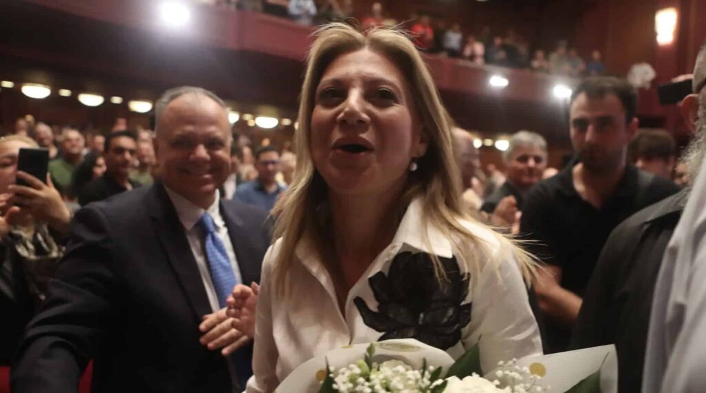 ΑΠΟΘΕΩΣΑΝ ΤΗΝ ΚΑΡΥΣΤΙΑΝΟΥ ΣΤΗΝ ΠΑΡΟΥΣΙΑΣΗ ΤΟΥ ΝΕΟΥ ΚΟΜΜΑΤΟΣ ΤΗΣ