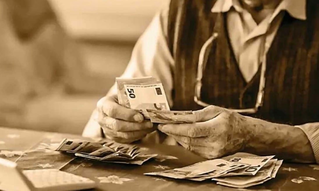 Αναδρομικά: Ποιοι παίρνουν 2.500 ευρώ λόγω επιπλέον ενσήμων