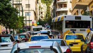 Σε αυτή τη γειτονιά της Αθήνας δεν υπάρχει θέση πάρκινγκ ούτε καν για να τη νοικιάσεις