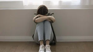 Είναι η αυτοχειρία «μεταδοτική»; Η ψυχολόγος εξηγεί την σκληρή αλήθεια για τις αυτοκτονίες εφήβων