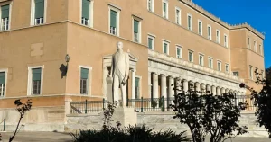 Δέκα πρώην βουλευτές και στελέχη της ΝΔ καλούν σε δημιουργία νέου κόμματος – Ποιοι υπογράφουν