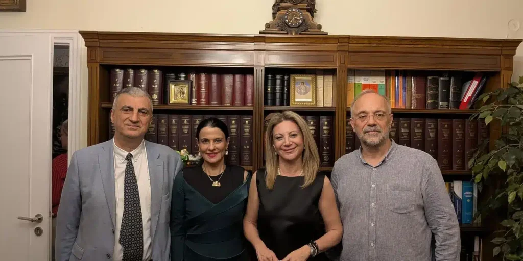 Ποιος είναι ο δημοσιογράφος Θανάσης Αυγερινός – Οι σχέσεις του με τη Ρωσία και το κόμμα της Καρυστιανού