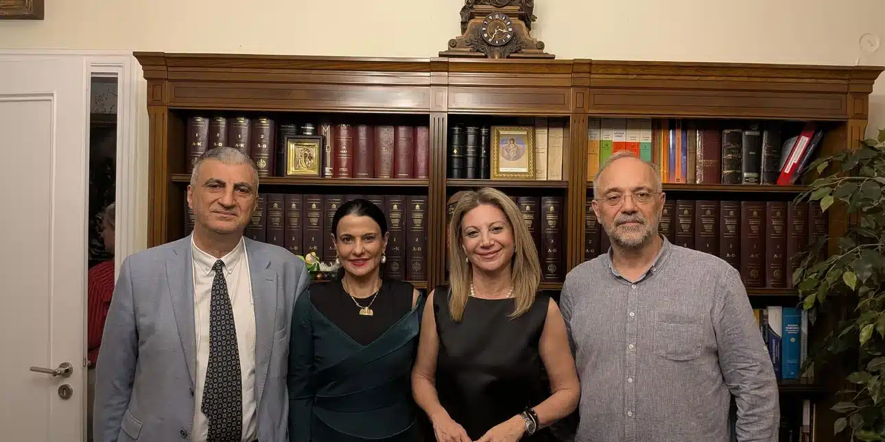 Ποιος είναι ο δημοσιογράφος Θανάσης Αυγερινός - Οι σχέσεις του με τη Ρωσία και το κόμμα της Καρυστιανού