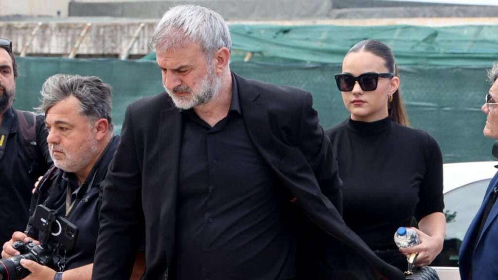 Τραϊανός Δέλλας: Μόλις μαθεύτnκε η σπουδαία κίνηση που δεν ήξερε κανείς μέχρι σήμερα μετά την κηδεία Γωγώς Μαστροκώστα
