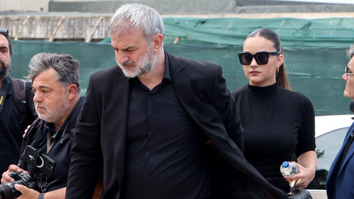 Τραϊανός Δέλλας: Μόλις μαθεύτnκε η σπουδαία κίνηση που δεν ήξερε κανείς μέχρι σήμερα μετά την κηδεία Γωγώς Μαστροκώστα