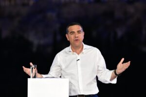 Στην αρχή δεν το ήθελε: Ο λόγος που ο Τσίπρας δέχτηκε το «ΕΛ.Α.Σ» για όνομα του κόμματός του