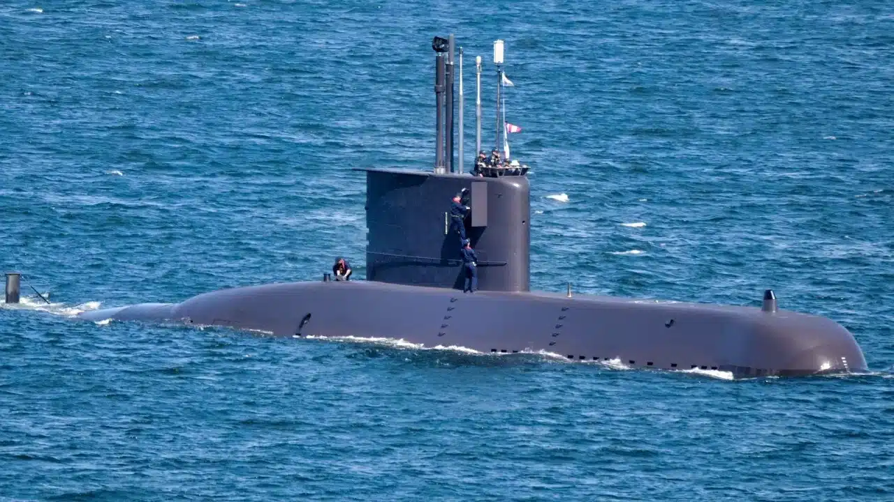 Συναγερμός στο Πολεμικό Ναυτικό: Μπλέχτηκε η προπέλα υποβρυχίου στα δίχτυα αλιευτικής τράτας