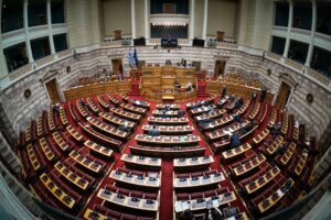 Αποχώρησε από τη Βουλή το ΠΑΣΟΚ
