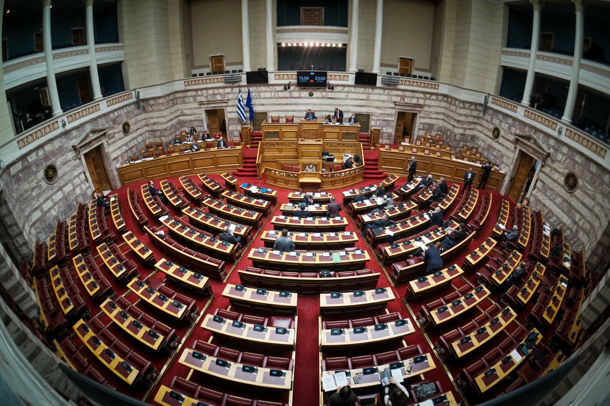 Αποχώρησε από τη Βουλή το ΠΑΣΟΚ
