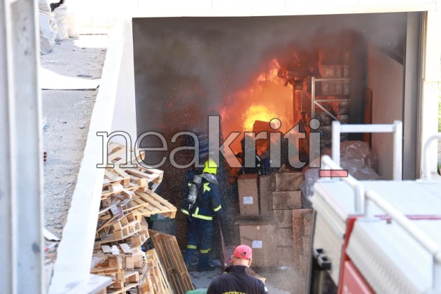ΕΚΤΑΚΤΟ – ΠΥΡΙΝΗ ΚΟΛΑΣΗ-ΕΙΚΟΝΕΣ ΚΑΤΑΣΤΡΟΦΗΣ: ΤΕΡΑΣΤΙΑ ΦΩΤΙΑ ΣΕ ΠΑΣΙΓΝΩΣΤΟ ΝΗΣΙ ΤΗΣ ΕΛΛΑΔΑΣ-ΣΤΑΧΤΗ ΣΠΙΤΙΑ ΚΑΙ ΜΑΓΑΖΙΑ