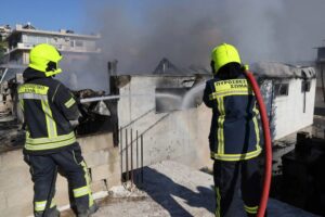 ΠΥΡΙΝΗ ΚΟΛΑΣΗ-ΕΙΚΟΝΕΣ ΚΑΤΑΣΤΡΟΦΗΣ: ΤΕΡΑΣΤΙΑ ΦΩΤΙΑ ΣΕ ΠΑΣΙΓΝΩΣΤΟ ΝΗΣΙ ΤΗΣ ΕΛΛΑΔΑΣ-ΣΤΑΧΤΗ ΣΠΙΤΙΑ ΚΑΙ ΜΑΓΑΖΙΑ