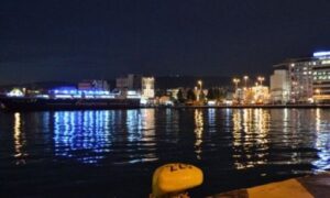 Εντοπίστηκε σορός άνδρα να επιπλέει στο λιμάνι του Πειραιά