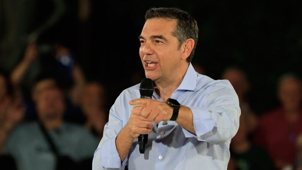 Στο ΠΑΣΟΚ είναι σίγουροι: «Κλείνει» την μεταγραφή της χρονιάς ο Τσίπρας