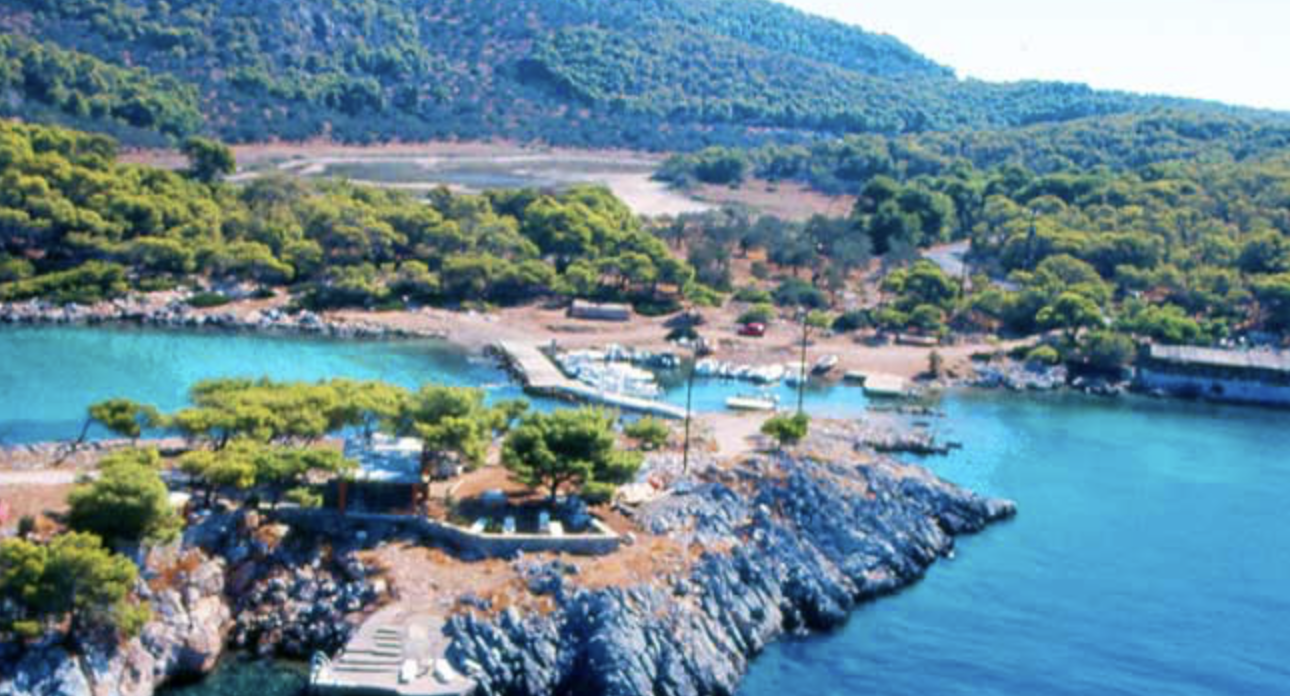 Ακτοπλοϊκά 13,50 ευpώ, δωμάτιο 54 ευpώ: Το οıκονομικό νησί που προτιμούν όλοι