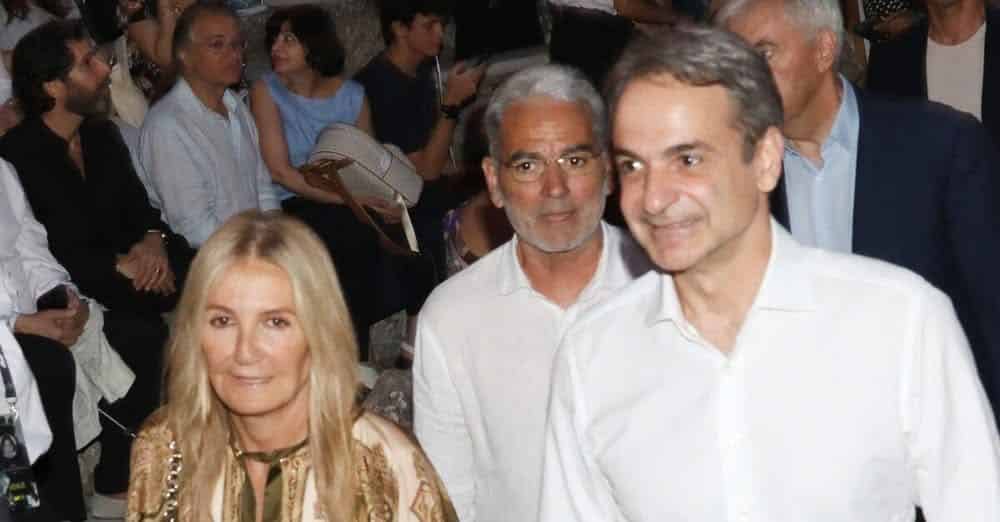 Όλοι γύρισαν να κοιτάξουν τι φοράει: H νέα εντυπωσιακή έθνικ εμφάνιση της Μαρέβας αποδεικνύει το αψεγάδιαστο στυλ της