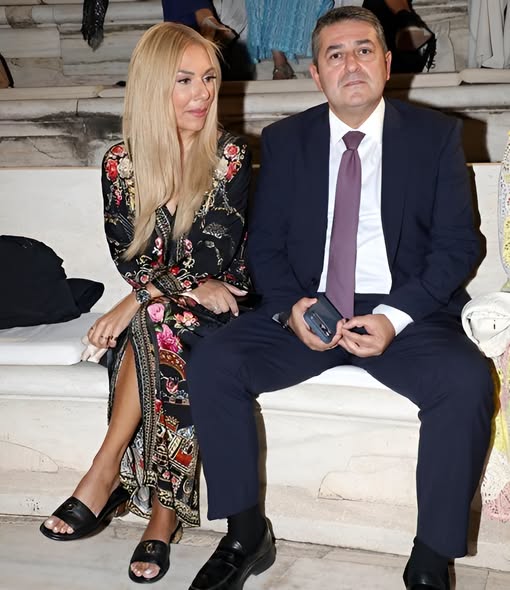 Χαμογελαστός, αδυνατισμένος και υγιέστατος ο Γιώργος Μυλωνάκης: Η πρώτη επίσημη εμφάνιση μετά την περιπέτεια υγείας του