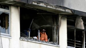 Μεγάλη φωτιά σε δημοτικό σχολείο – Εικόνες από τη δραματική απομάκρυνση των μαθητών (βίντεο)