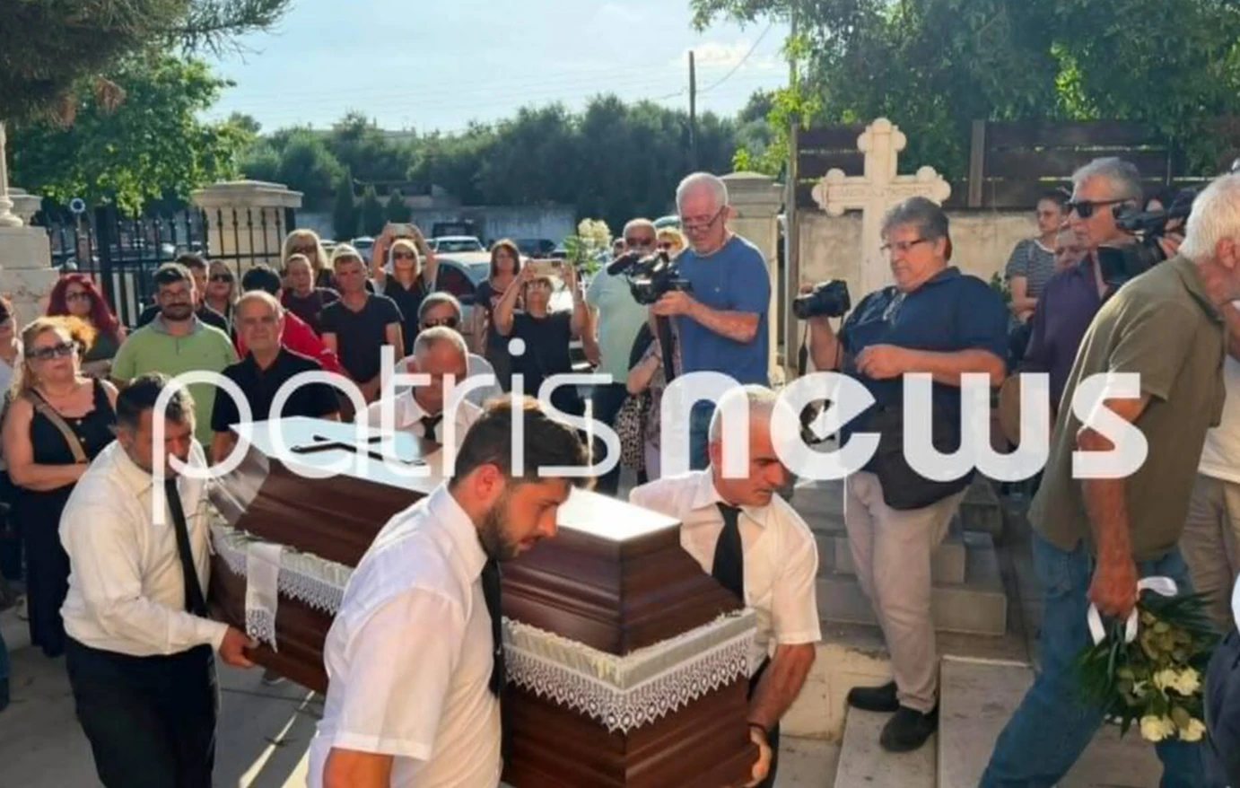 Γυναικοκτονία στην Καλαμάτα: Σπαραγμός στην κηδεία της 39χρονης - Τραγική φιγούρα η αδερφή της